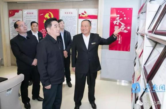 張愛(ài)軍到華夏集團(tuán)調(diào)研肯定建筑業(yè)貢獻(xiàn)：拿出扶持對(duì)策，做大做強(qiáng)